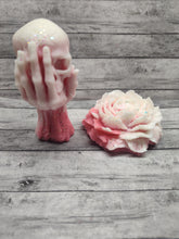 Load image into Gallery viewer, Skull &amp; Rose Wax Melts
