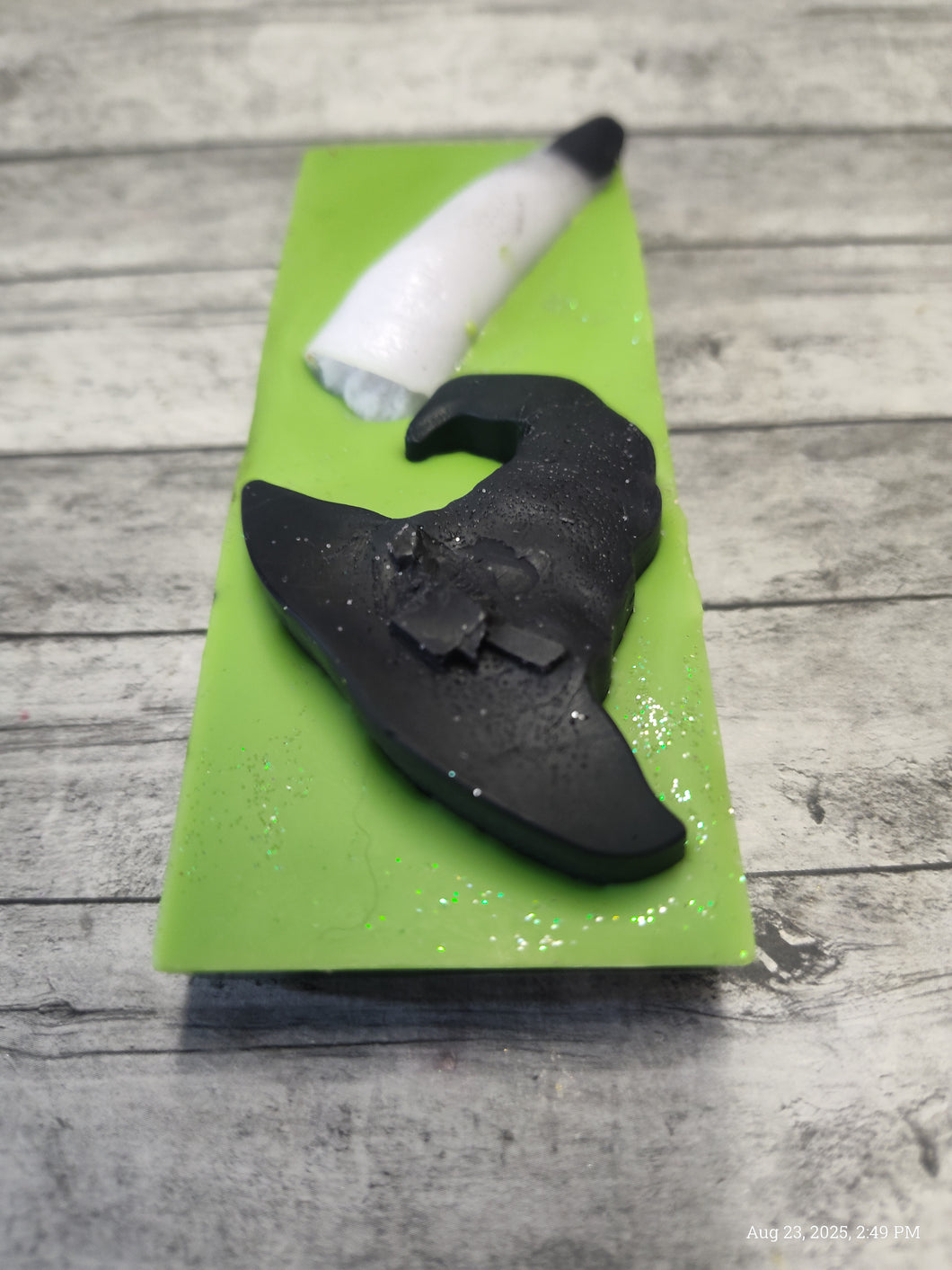 Witch Break Me Bar